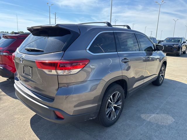 2017 Toyota Highlander LE - Photo 8