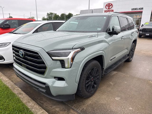 2023 Toyota Sequoia SR5 4WD i-FORCE MAX Hybrid's photo