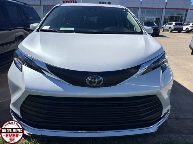 2024 Toyota Sienna XLE - Photo 14