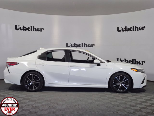 2020 Toyota Camry SE - Photo 8