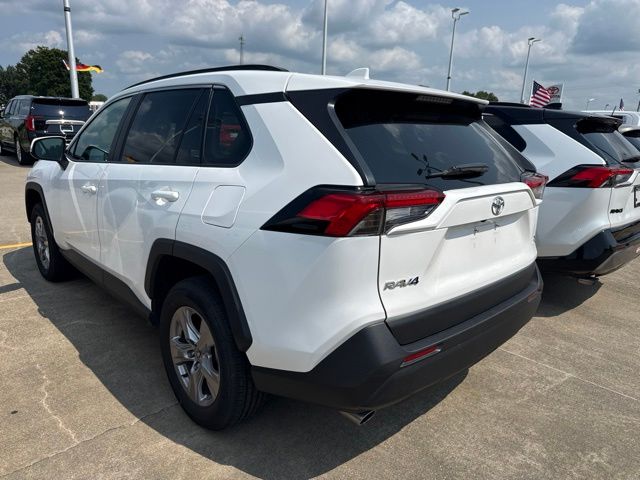2025 Toyota RAV4 XLE - Photo 5