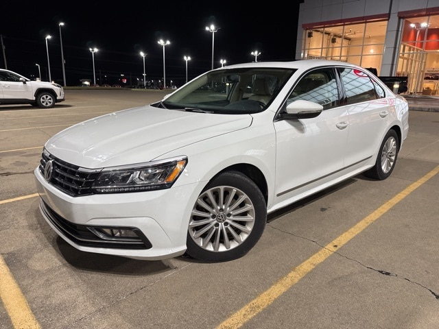 2017 Volkswagen Passat SE's photo