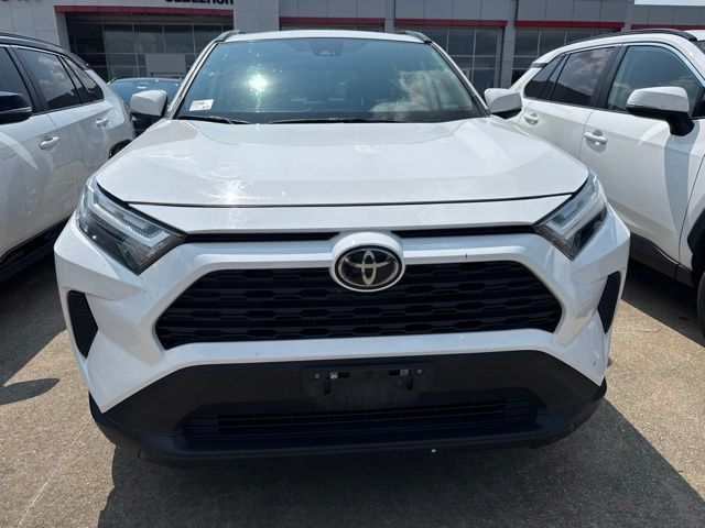 2025 Toyota RAV4 XLE - Photo 11
