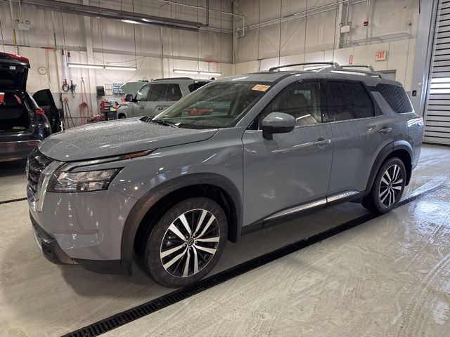 2025 Nissan Pathfinder Platinum 4WD's photo
