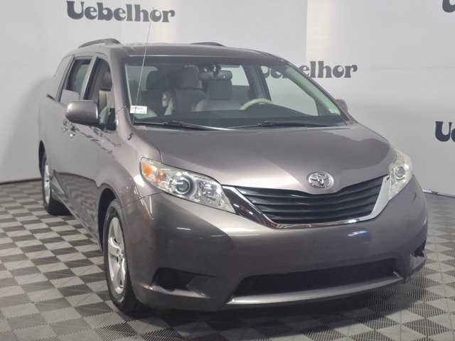 2011 Toyota Sienna LE's photo