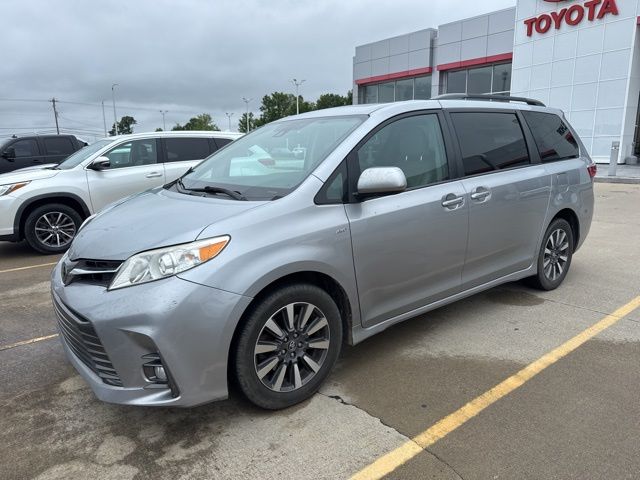 2018 Toyota Sienna XLE V6 AWD 7-Passenger's photo