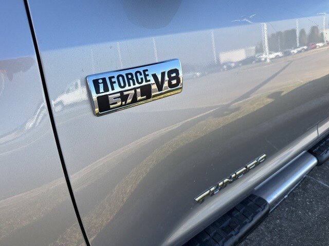 2016 Toyota Tundra CrewMax photo 3