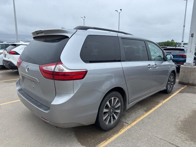 2018 Toyota Sienna XLE - Photo 11