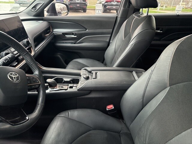 2024 Toyota Highlander Hybrid Platinum photo 3