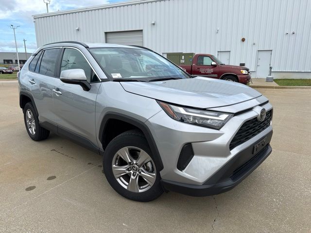 2024 Toyota RAV4 XLE - Photo 10