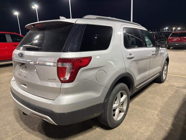 2017 Ford Explorer XLT photo 3