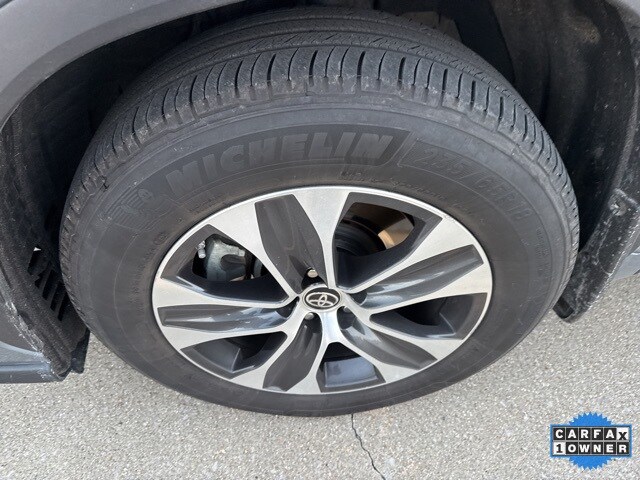 2020 Toyota Highlander XLE photo 2