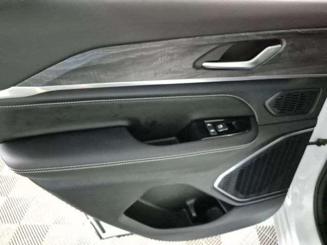 2023 Jeep Grand Cherokee Overland - Photo 27