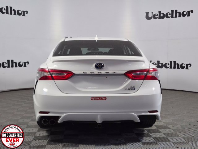 2020 Toyota Camry SE - Photo 6