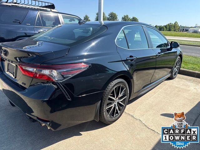 2022 Toyota Camry SE - Photo 8