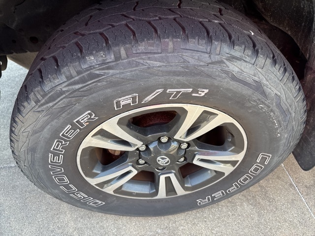 Used 2004 Toyota Tundra SR5 with VIN 5TBDT44124S458993 for sale in Jasper, IN