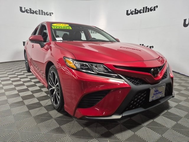 2020 Toyota Camry SE's photo