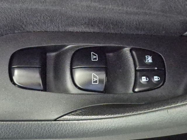 2015 Nissan Altima SV - Photo 16