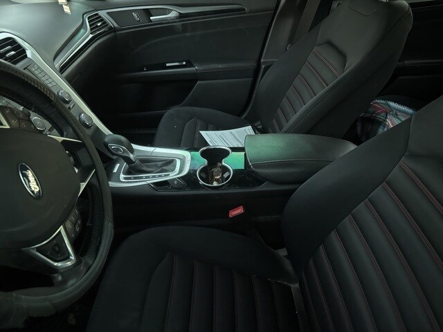 2016 Ford Fusion SE photo 3