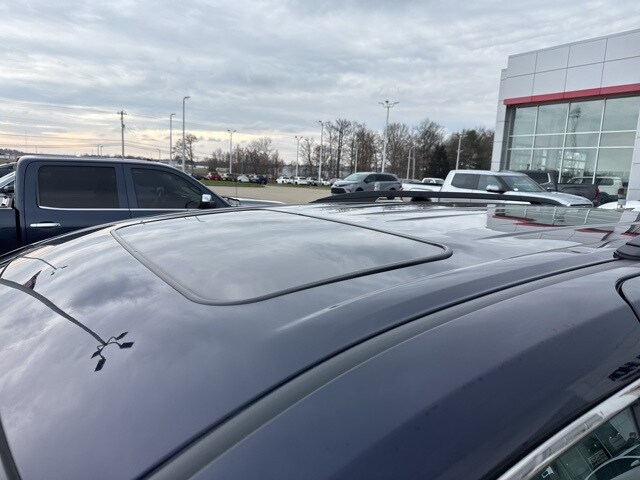 2023 Toyota Sienna XLE photo 3