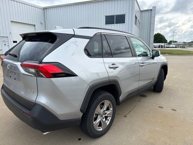 2024 Toyota RAV4 XLE - Photo 7