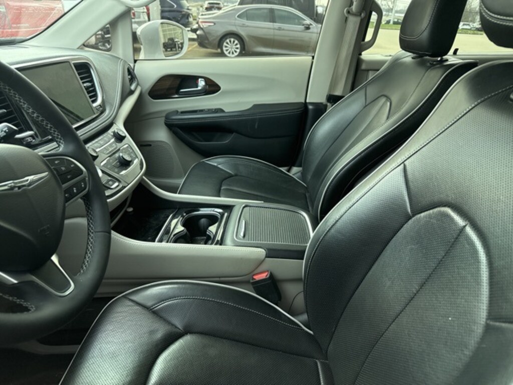 Used 2022 Chrysler Pacifica Limited Van Passenger Van