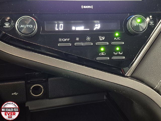 2020 Toyota Camry SE - Photo 20