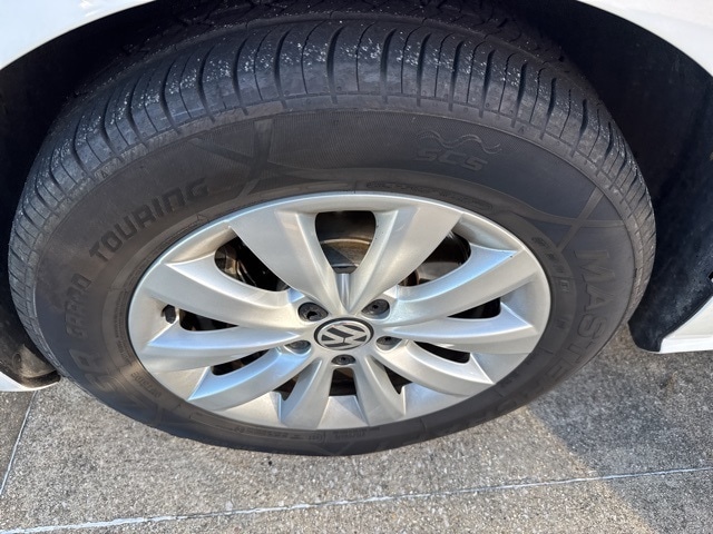 Used 2015 Volkswagen Passat S with VIN 1VWAT7A36FC048281 for sale in Jasper, IN