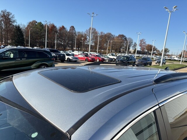 2024 Toyota Sienna XLE photo 3