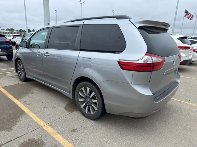 2018 Toyota Sienna XLE - Photo 9