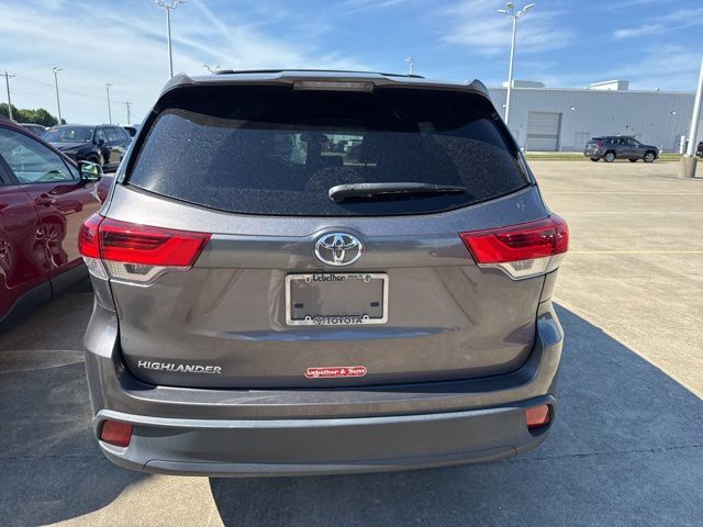 2017 Toyota Highlander LE - Photo 7