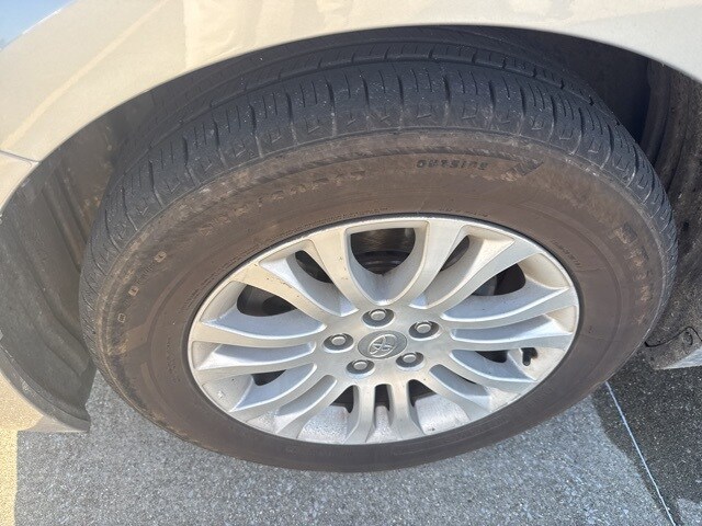 2017 Toyota Sienna XLE photo 2