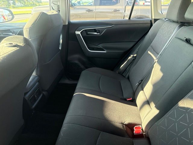 2024 Toyota RAV4 XLE - Photo 4