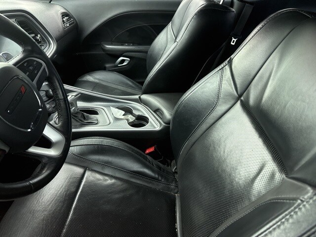 2015 Dodge Challenger SXT Plus photo 3