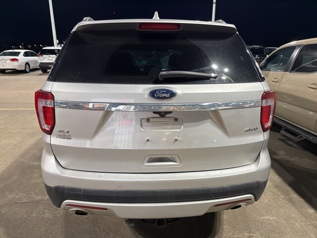 2017 Ford Explorer XLT photo 2