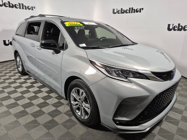 2023 Toyota Sienna XSE's photo