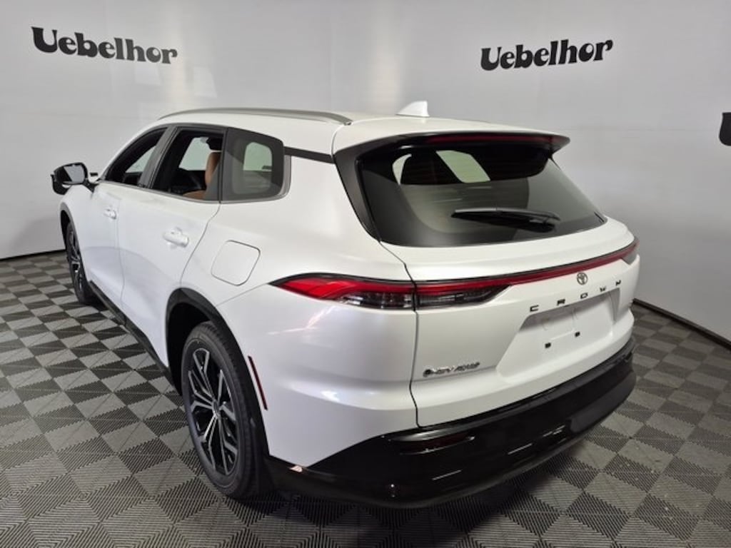 New 2025 Toyota Crown Signia XLE XLE