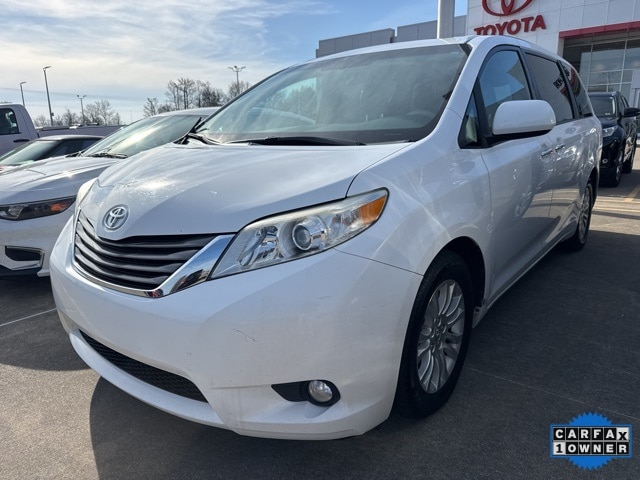 2013 Toyota Sienna XLE's photo