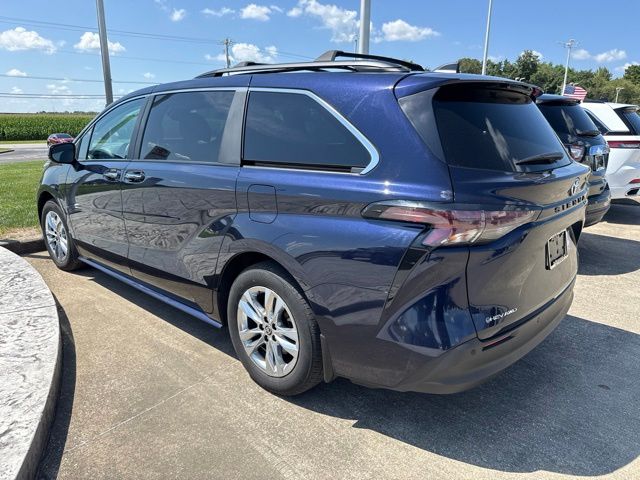 2025 Toyota Sienna XLE - Photo 7