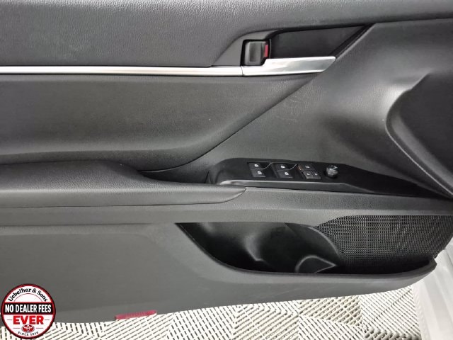 2020 Toyota Camry SE - Photo 15