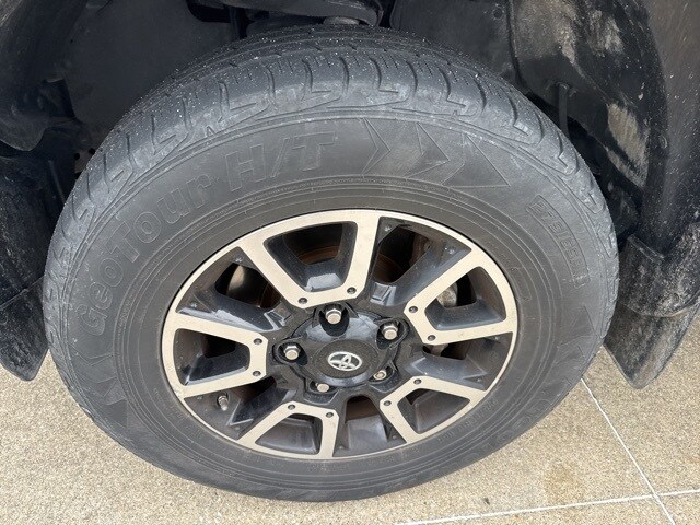 2014 Toyota Tundra CrewMax photo 2