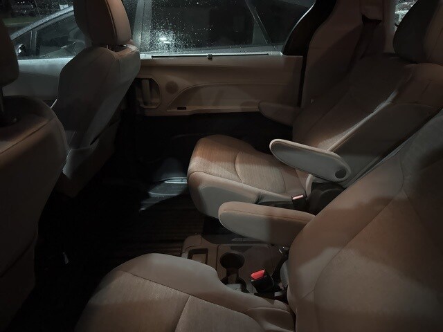 2024 Toyota Sienna LE photo 4