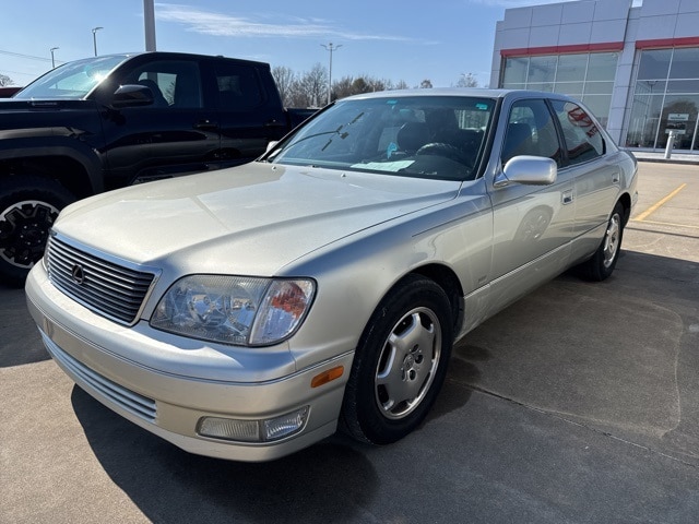 2000 Lexus LS 400