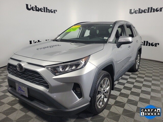 2019 Toyota RAV4 XLE Premium photo 3