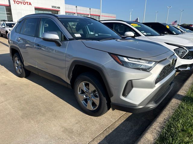 2024 Toyota RAV4 XLE - Photo 11