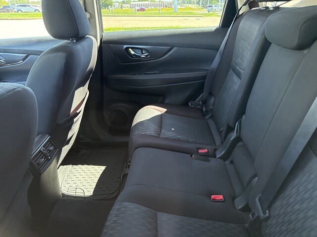 2020 Nissan Rogue SV photo 3