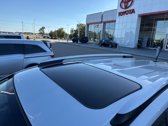 2013 Toyota RAV4 XLE photo 3
