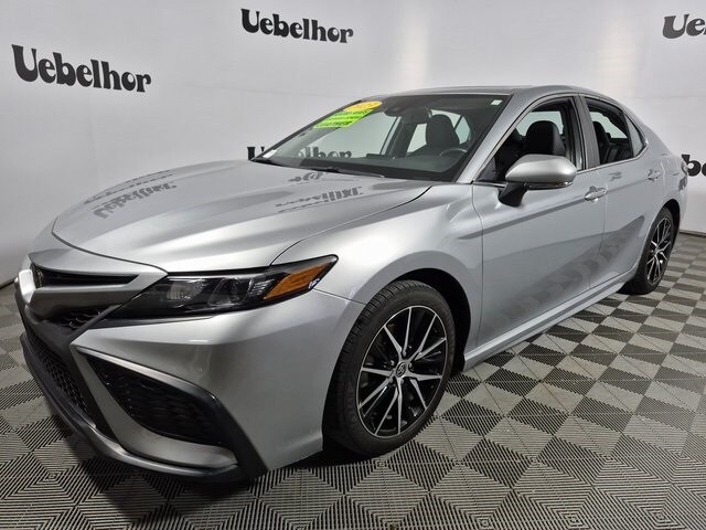 2023 Toyota Camry SE photo 3
