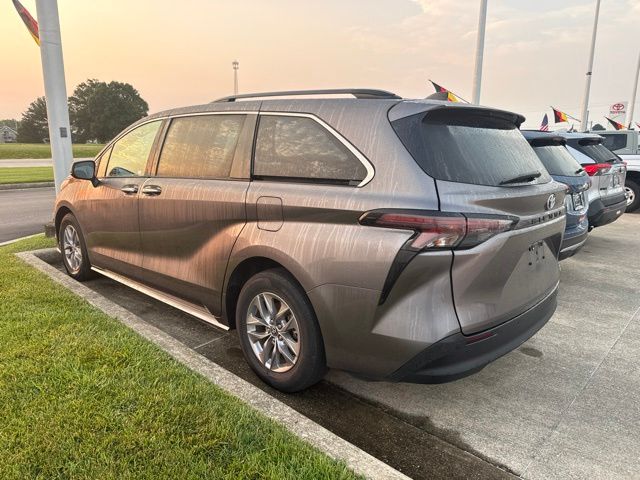 2024 Toyota Sienna XLE - Photo 6