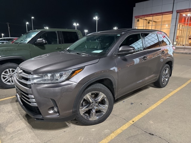 2019 Toyota Highlander Limited Platinum's photo
